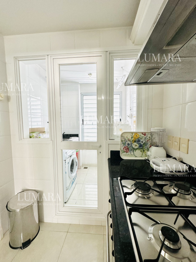 Apartamento ID.864 - Alquiler temporario de Apartamento de 2 suites sobre Playa Mansa, Primera Línea