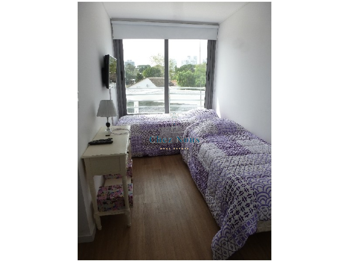 Apartamento ID.1221 - Alquiler temporal de apartamento de dos dormitorios con dos baños en Playa Mansa, Punta del Este