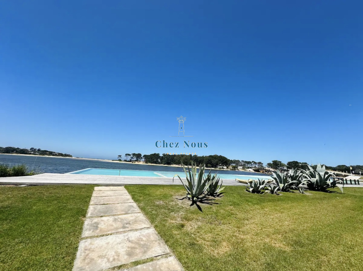 Apartamento ID.534 - Venta de Moderno Apartamento de 3 Dormitorios Frente al Mar en La Barra