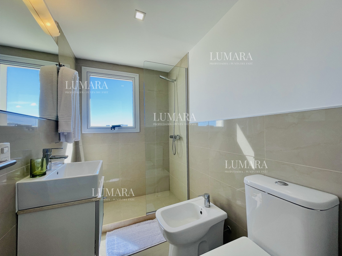 Apartamento ID.2685 - Penthouse de 3 Dormitorios en Primera Línea del Mar, Playa Brava Punta del Este