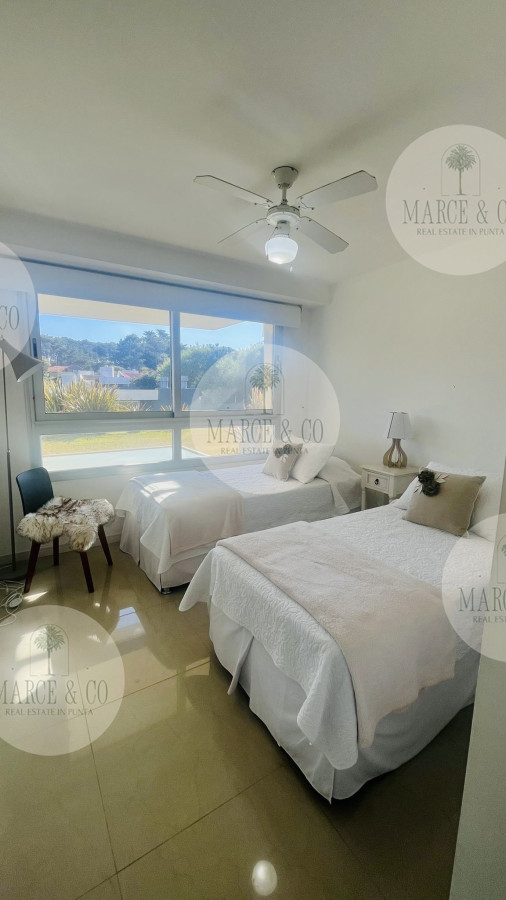 Apartamento ID.2528 - Apartamento de 3 Dormitorios en Primera Línea del Mar, Playa Brava Punta del Este