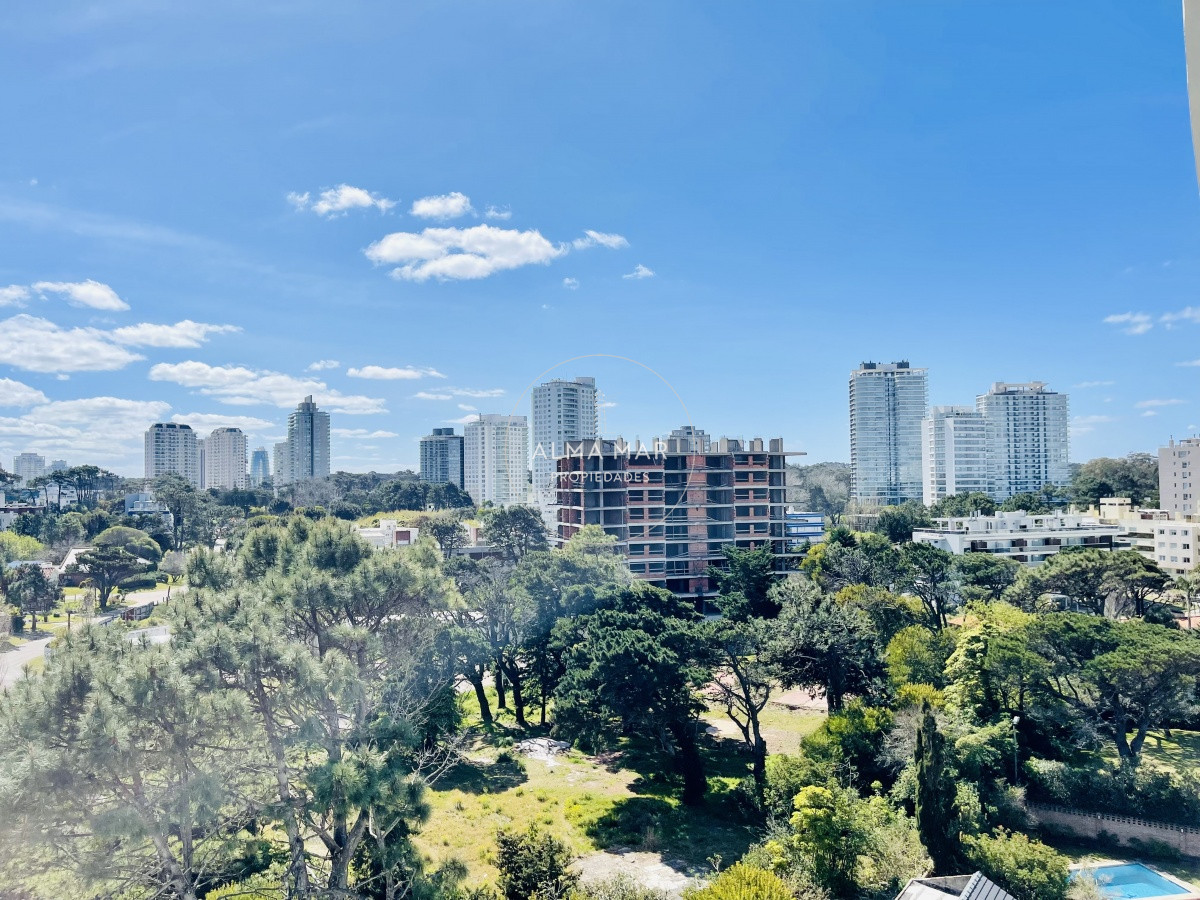 Apartamento ID.584 - Apartamento de 2 Dormitorios en Venta a metros de playa Brava, Punta del Este