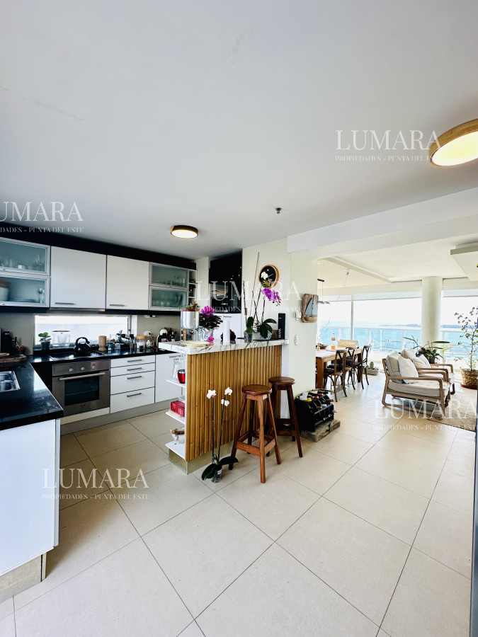 Apartamento ID.1619 - Venta de Excelente Penthouse de 2 Dormitorios y Parrillero con vistas a Playa Mansa, Punta del Este