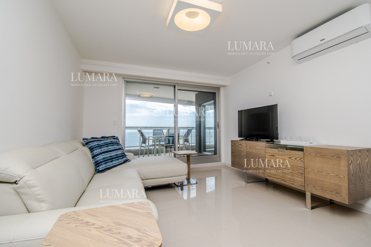 Apartamento ID.2467 - Apartamento de 3 Dormitorios + Dependencia y Parrillero en Frente a Playa Brava, Punta del Este