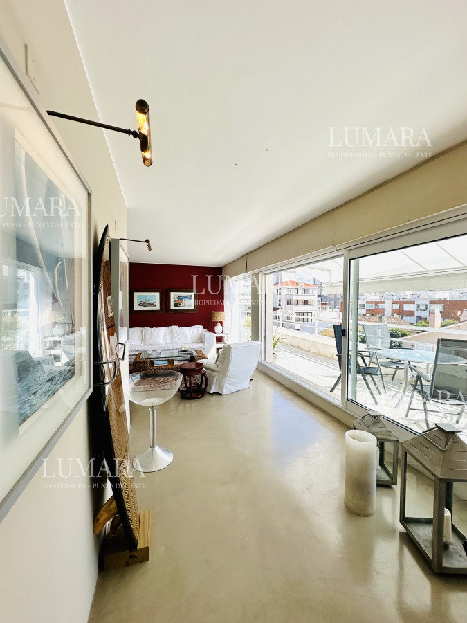 Apartamento ID.556 - Alquiler y venta de apartamento con vista al Mar en Península de 3 dormitorios más dependencia