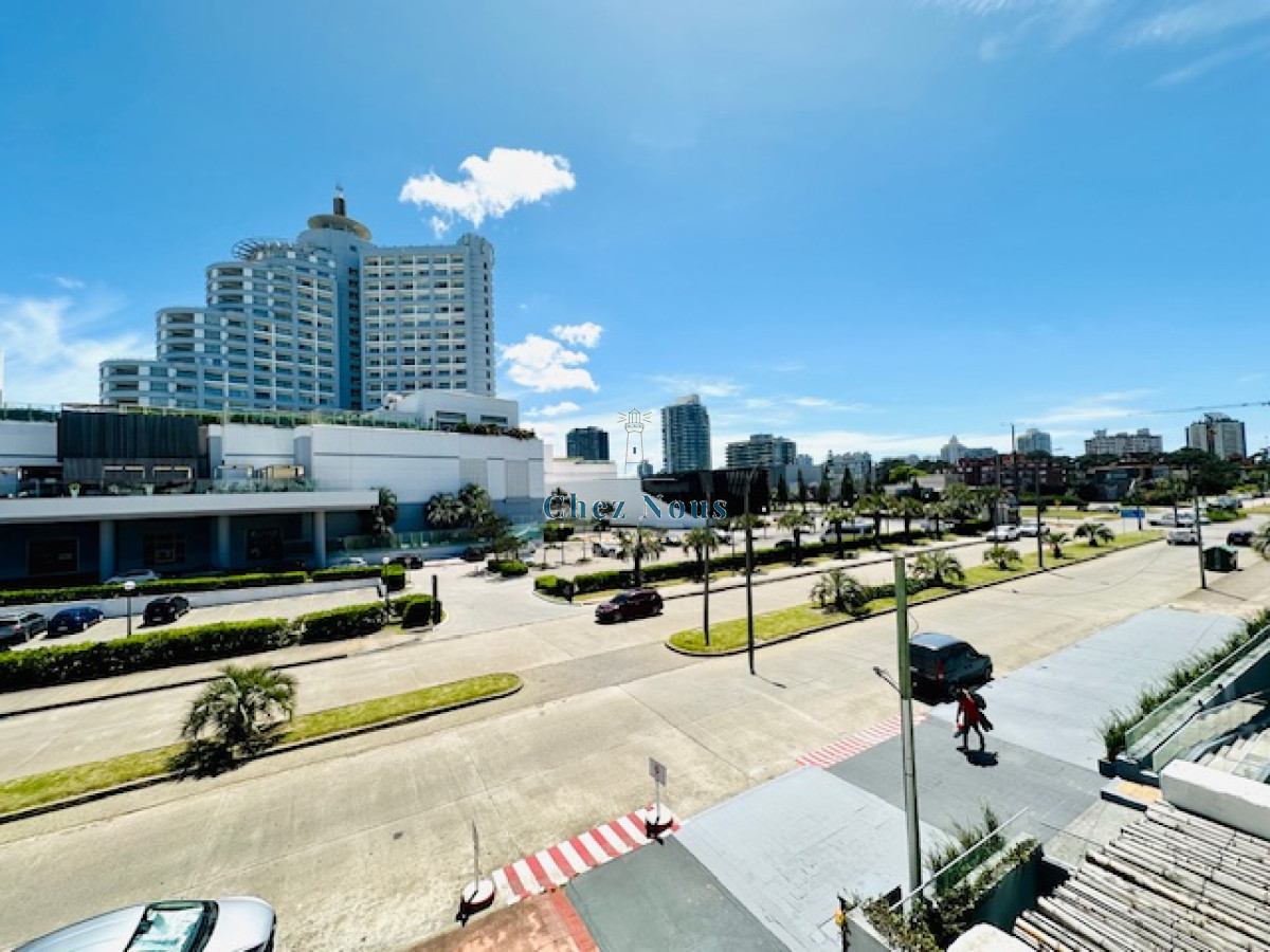 Apartamento ID.562 - Venta de apartamento de 3 dormitorios y 2 baños a metros del Mar en Playa Mansa