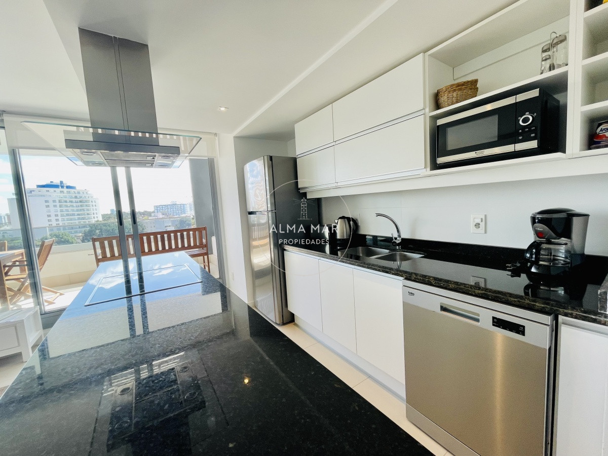 Apartamento ID.584 - Apartamento de 2 Dormitorios en Venta a metros de playa Brava, Punta del Este