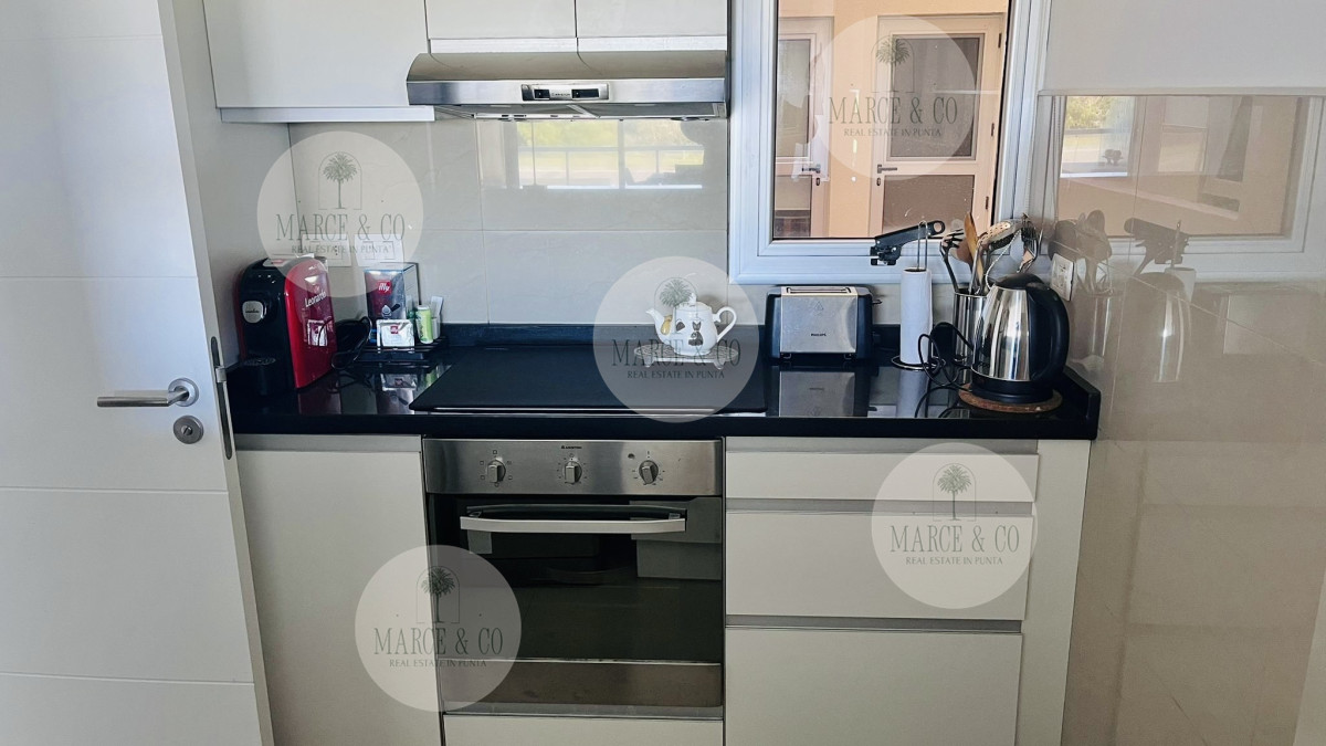 Apartamento ID.2528 - Apartamento de 3 Dormitorios en Primera Línea del Mar, Playa Brava Punta del Este