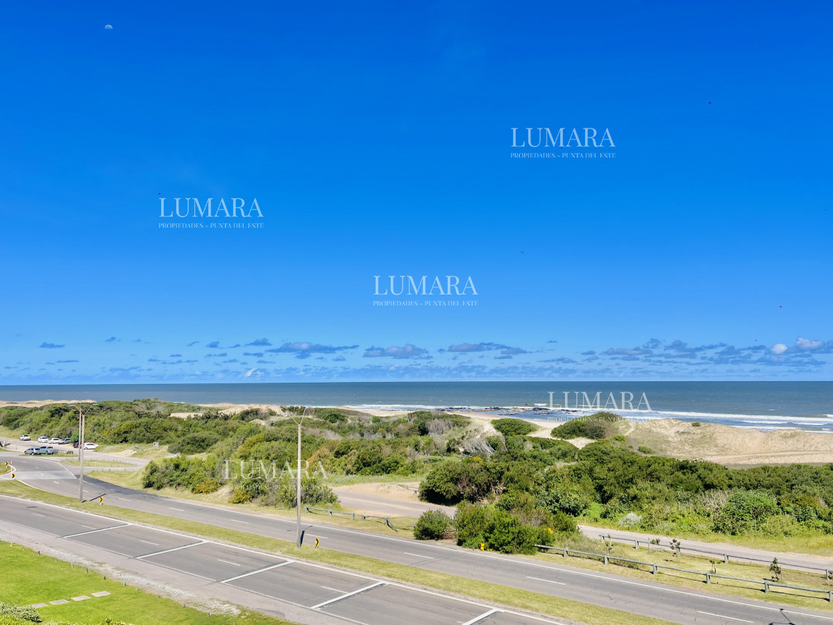 Apartamento ID.2685 - Penthouse de 3 Dormitorios en Primera Línea del Mar, Playa Brava Punta del Este