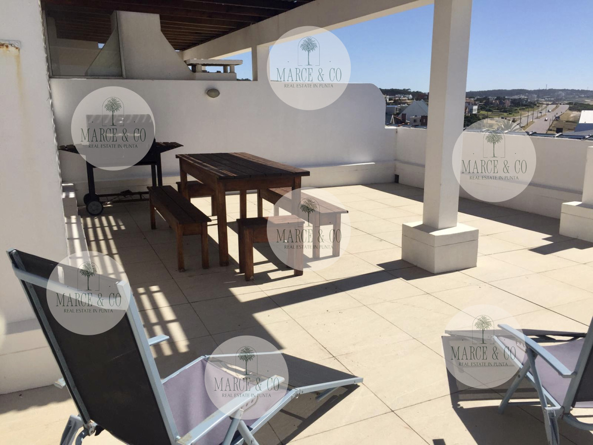 Apartamento ID.2235 - Venta y alquiler temporario de apartamento penthouse de tres dormitorios en playa Montoya