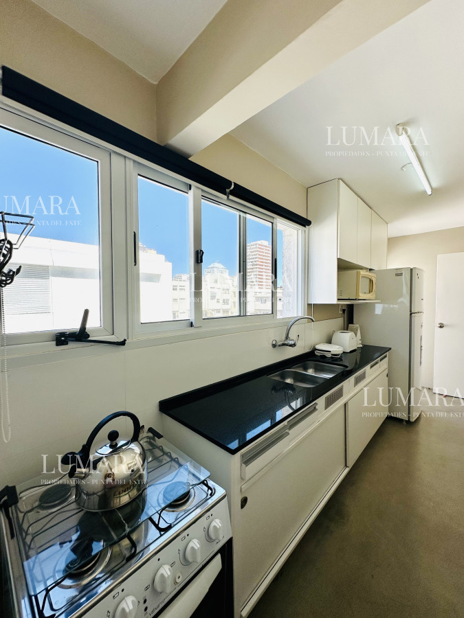 Apartamento ID.556 - Alquiler y venta de apartamento con vista al Mar en Península de 3 dormitorios más dependencia
