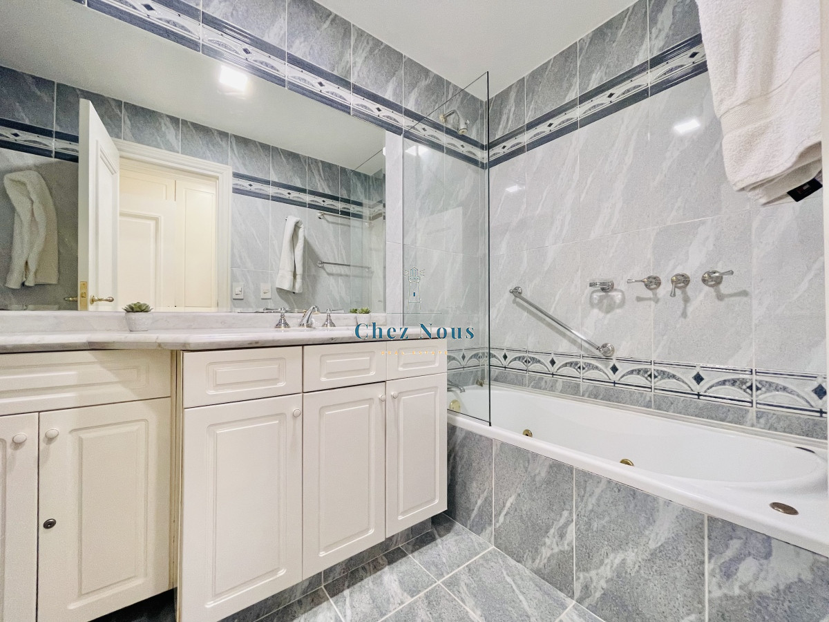 Apartamento ID.969 - Apartamento de 3 Dormitorios sobre Playa Mansa, en Venta y Alquiler, Punta del Este
