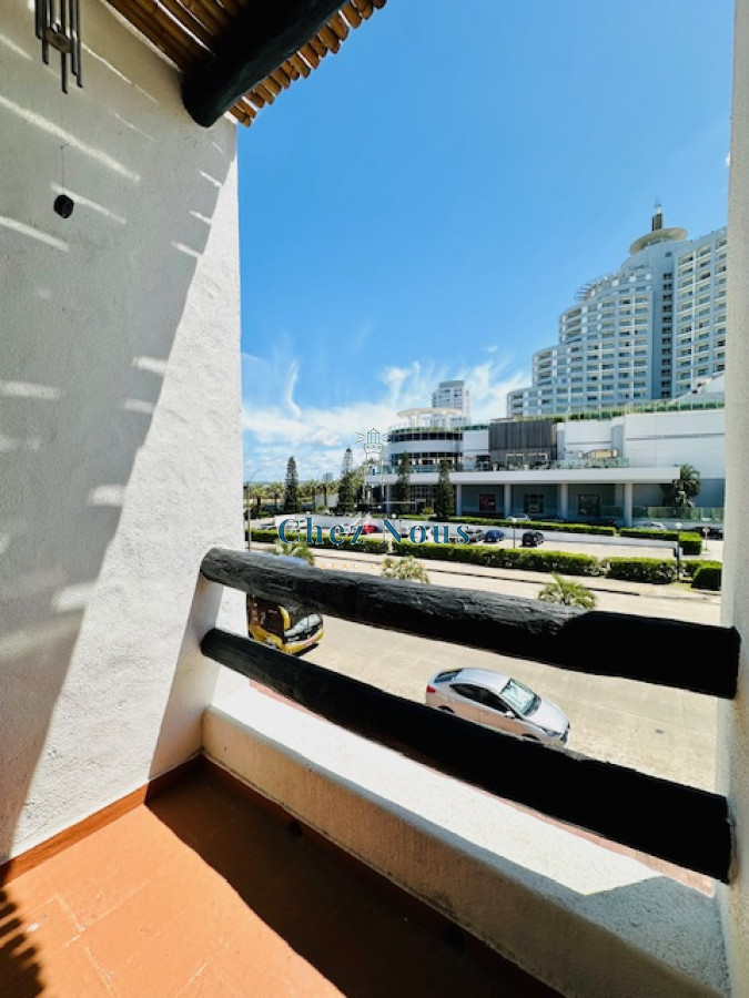 Apartamento ID.562 - Venta de apartamento de 3 dormitorios y 2 baños a metros del Mar en Playa Mansa