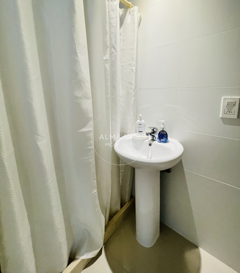 Apartamento ID.584 - Apartamento de 2 Dormitorios en Venta a metros de playa Brava, Punta del Este