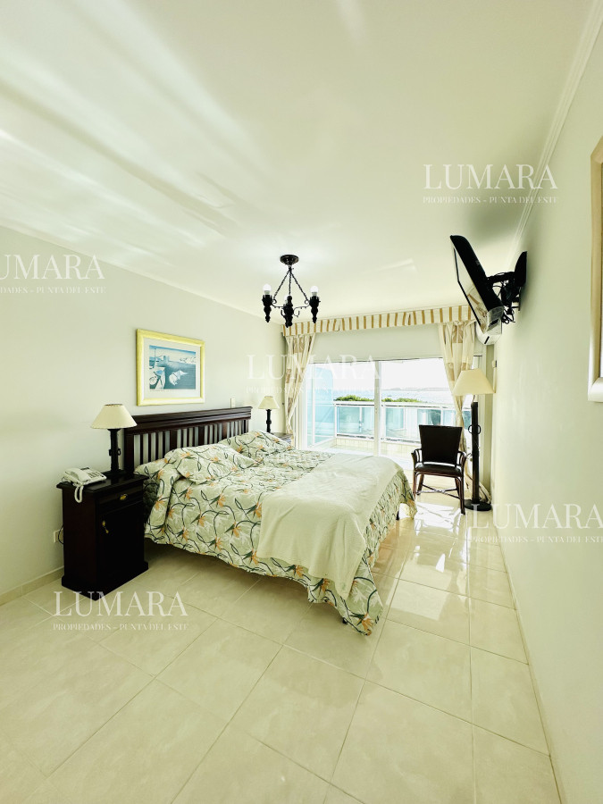 Apartamento ID.864 - Alquiler temporario de Apartamento de 2 suites sobre Playa Mansa, Primera Línea