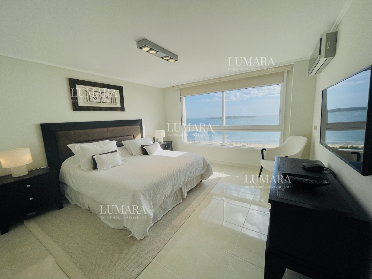 Apartamento ID.1385 - Venta de Excelente apartamento en alquiler temporario de tres dormitorios más dependencia de servicio, Playa Mansa, Punta del Este