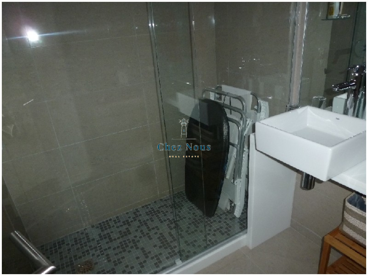 Apartamento ID.1221 - Alquiler temporal de apartamento de dos dormitorios con dos baños en Playa Mansa, Punta del Este