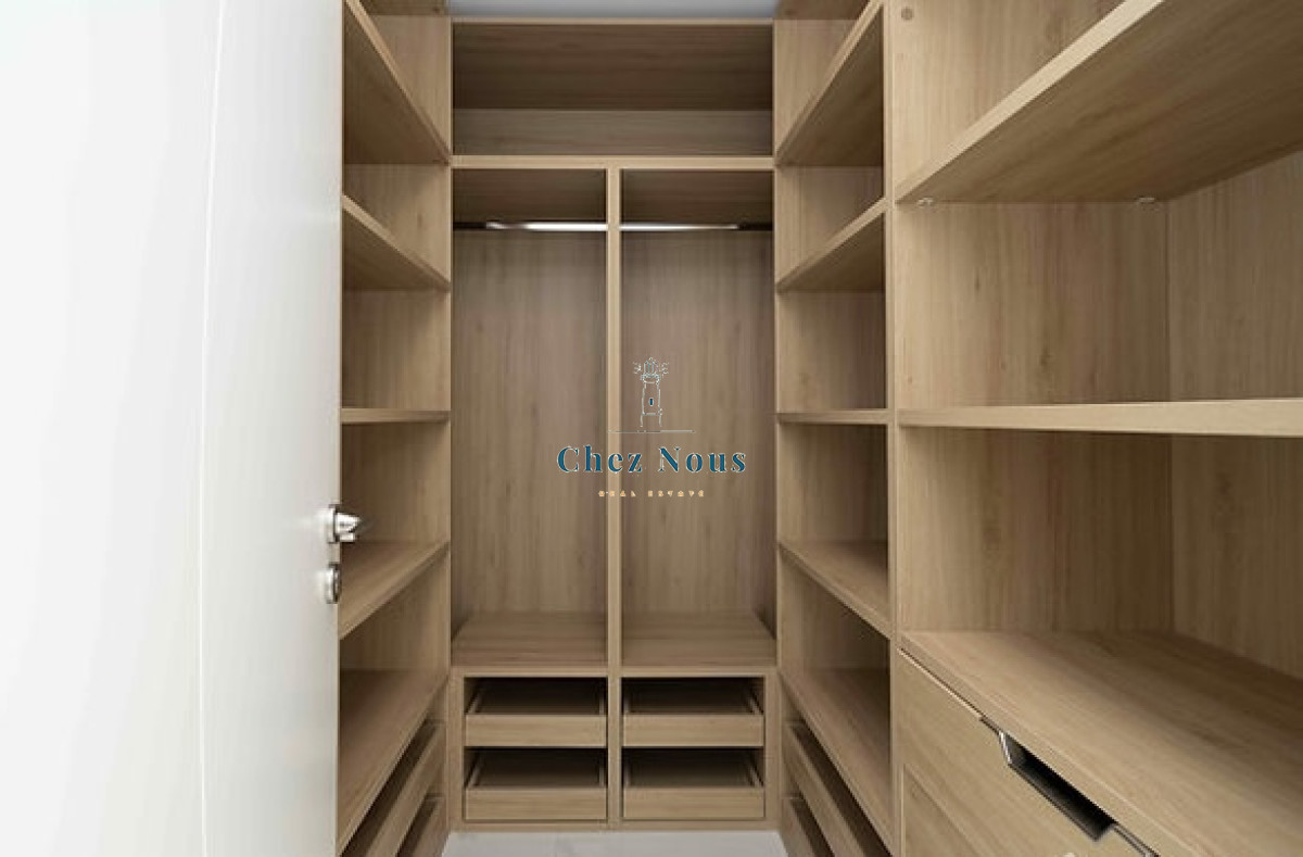 Apartamento ID.585 - Apartamento Frente al Mar de 3 Dormitorios y Dependencia en Playa Mansa, Punta del Este 