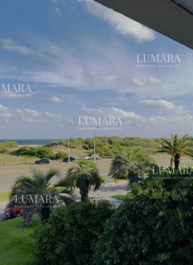 Apartamento ID.3189 - Venta de apartamento de 3 dormitorios sobre primera fila de Playa Brava, Punta del Este