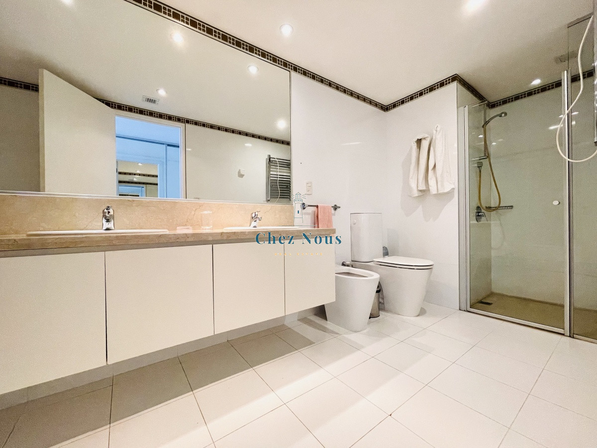 Apartamento ID.1088 - Alquiler temporario de Apartamento de 2 Dormitorios más Dependencia en Torre Le Parc, Playa Brava