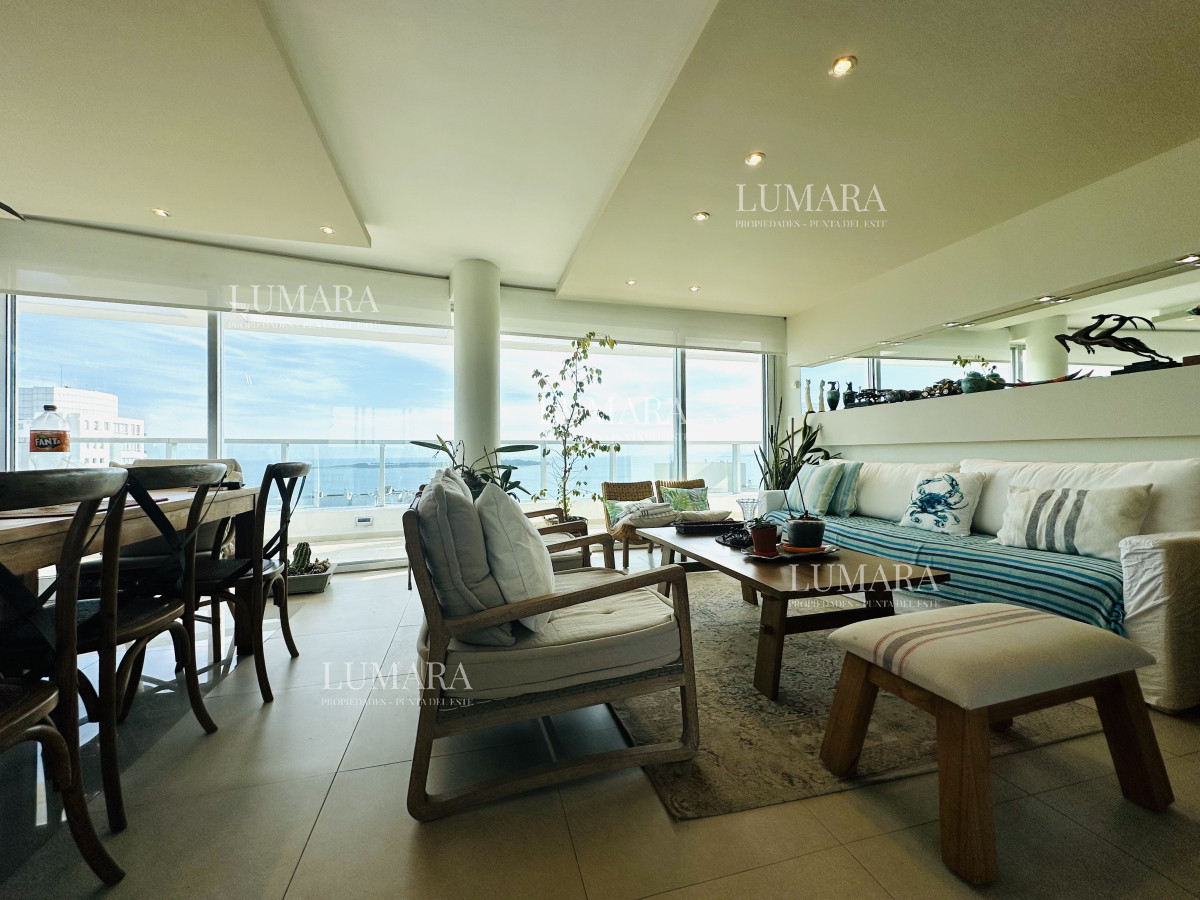 Apartamento ID.1619 - Venta de Excelente Penthouse de 2 Dormitorios y Parrillero con vistas a Playa Mansa, Punta del Este