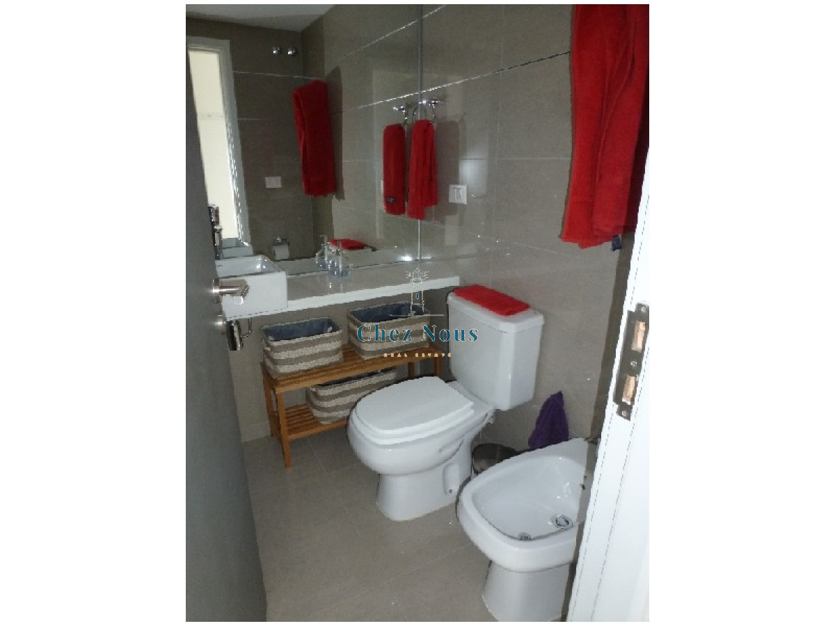 Apartamento ID.1221 - Alquiler temporal de apartamento de dos dormitorios con dos baños en Playa Mansa, Punta del Este