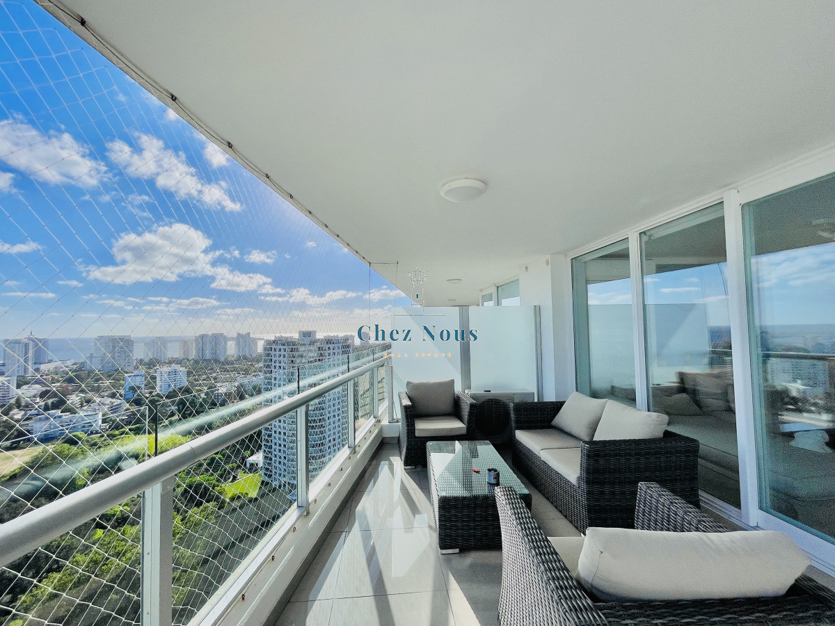 Apartamento ID.555 -  Exclusivo Penthouse de 3 Dormitorios con Vistas panorámicas a Playa Brava, en Venta