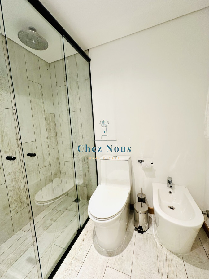 Apartamento ID.965 - Moderno Apartamento de 1 Dormitorio en suite piso alto en Venta de Torre Surfside Village, Punta del Este