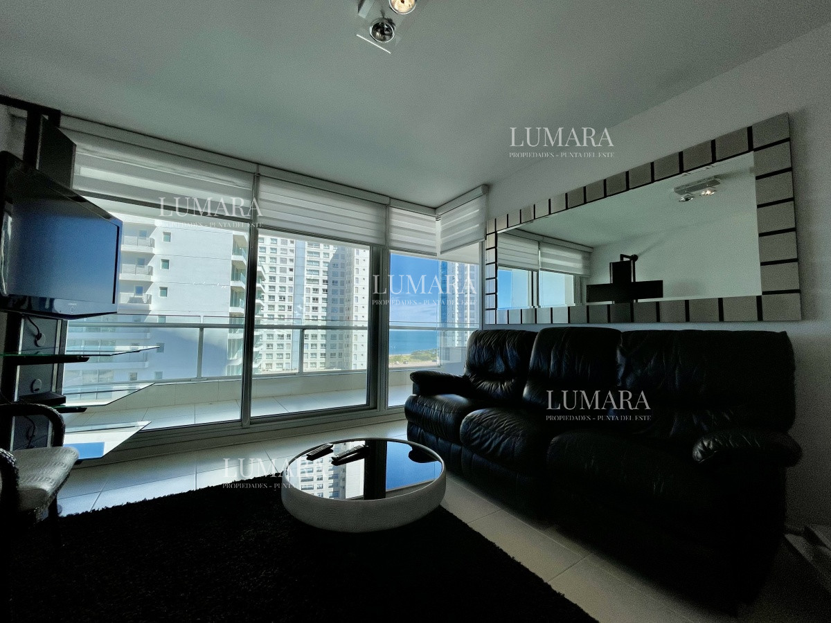 Apartamento ID.3342 - Apartamento de 2 Dormitorios a metros del mar y torre moderna, playa Mansa, Punta del Este