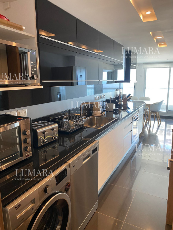 Apartamento ID.2731 - Venta de gran apartamento de 3 dormitorios con parrillero propio en Playa Brava, Punta del Este