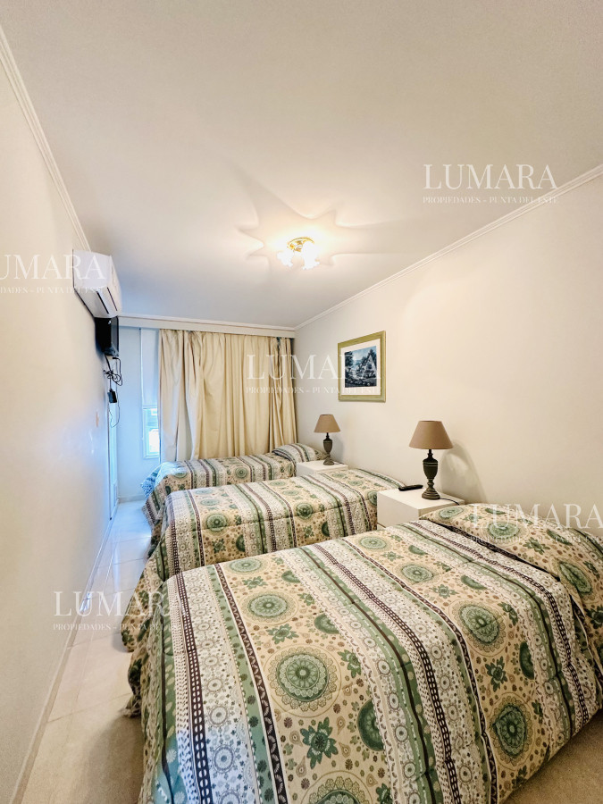 Apartamento ID.864 - Alquiler temporario de Apartamento de 2 suites sobre Playa Mansa, Primera Línea