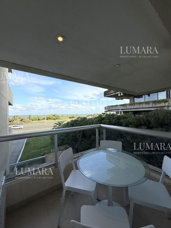 Apartamento ID.3189 - Venta de apartamento de 3 dormitorios sobre primera fila de Playa Brava, Punta del Este
