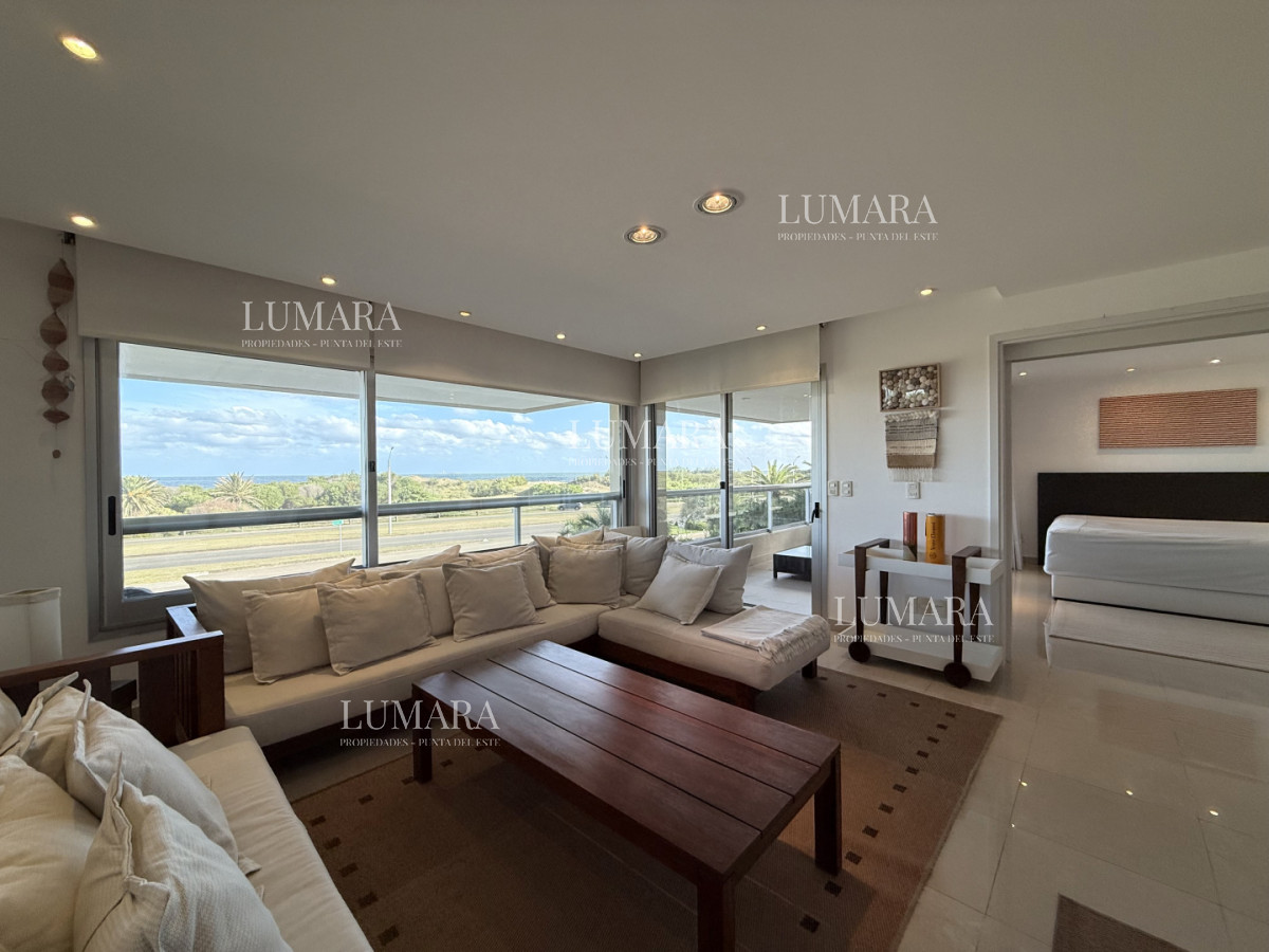 Apartamento ID.3189 - Venta de apartamento de 3 dormitorios sobre primera fila de Playa Brava, Punta del Este