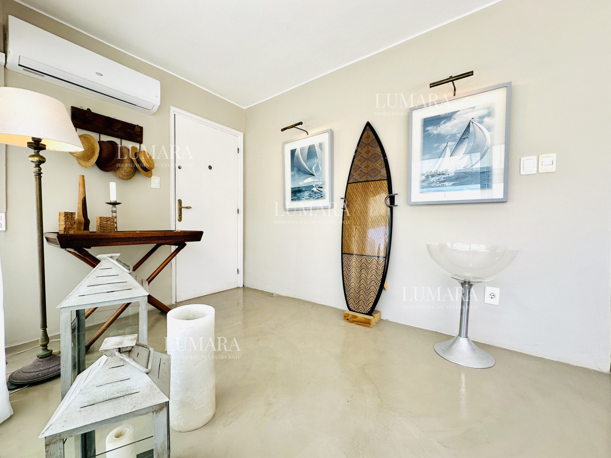 Apartamento ID.556 - Alquiler y venta de apartamento con vista al Mar en Península de 3 dormitorios más dependencia