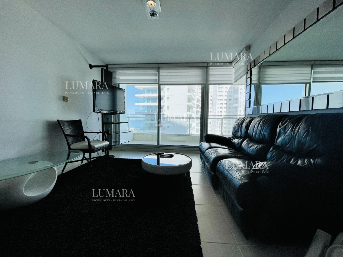 Apartamento ID.3342 - Apartamento de 2 Dormitorios a metros del mar y torre moderna, playa Mansa, Punta del Este