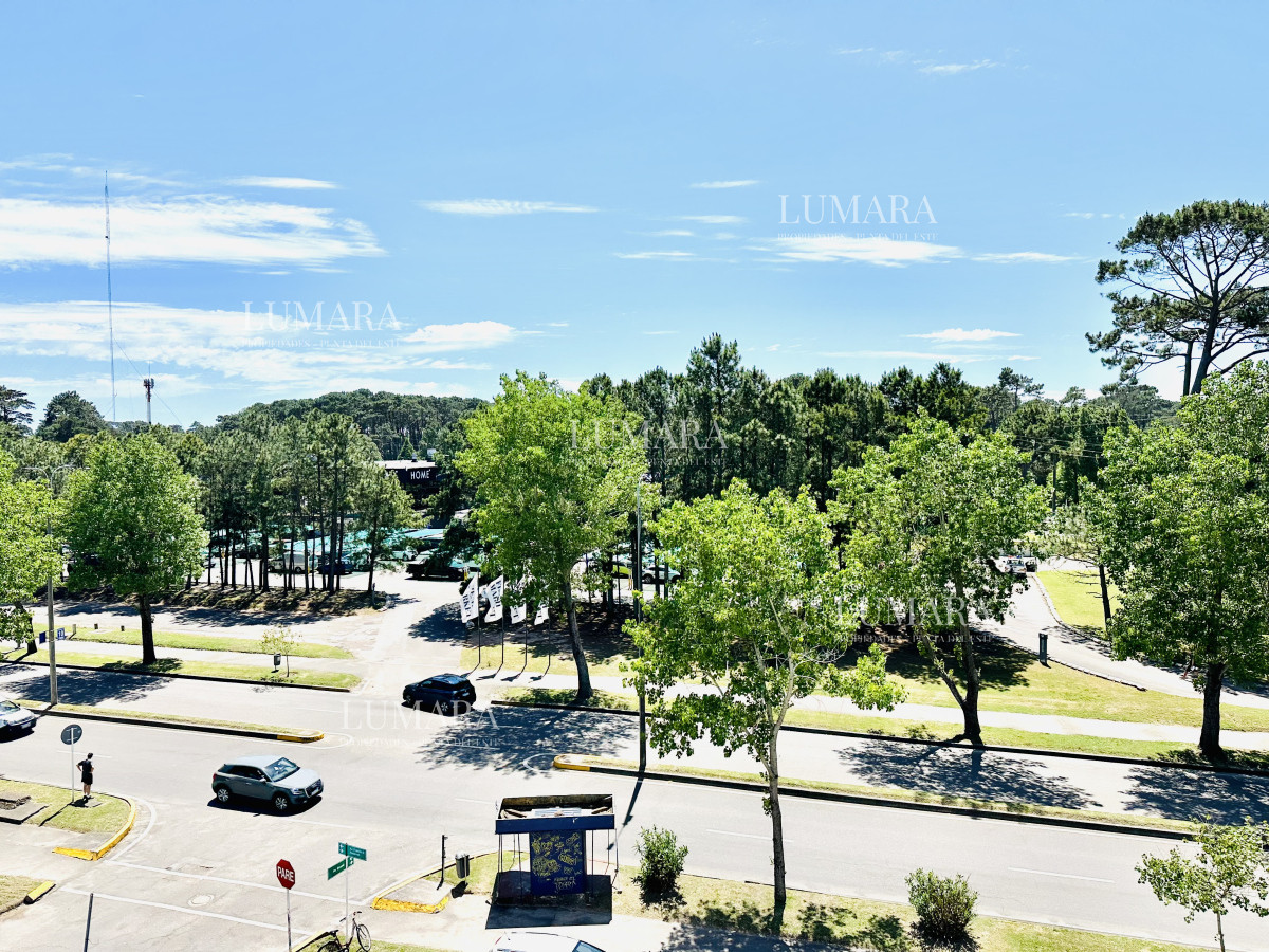 Apartamento ID.867 - Apartamento en alquiler de 2 dormitorios con 2 baños sobre Roosevelt, Punta del Este