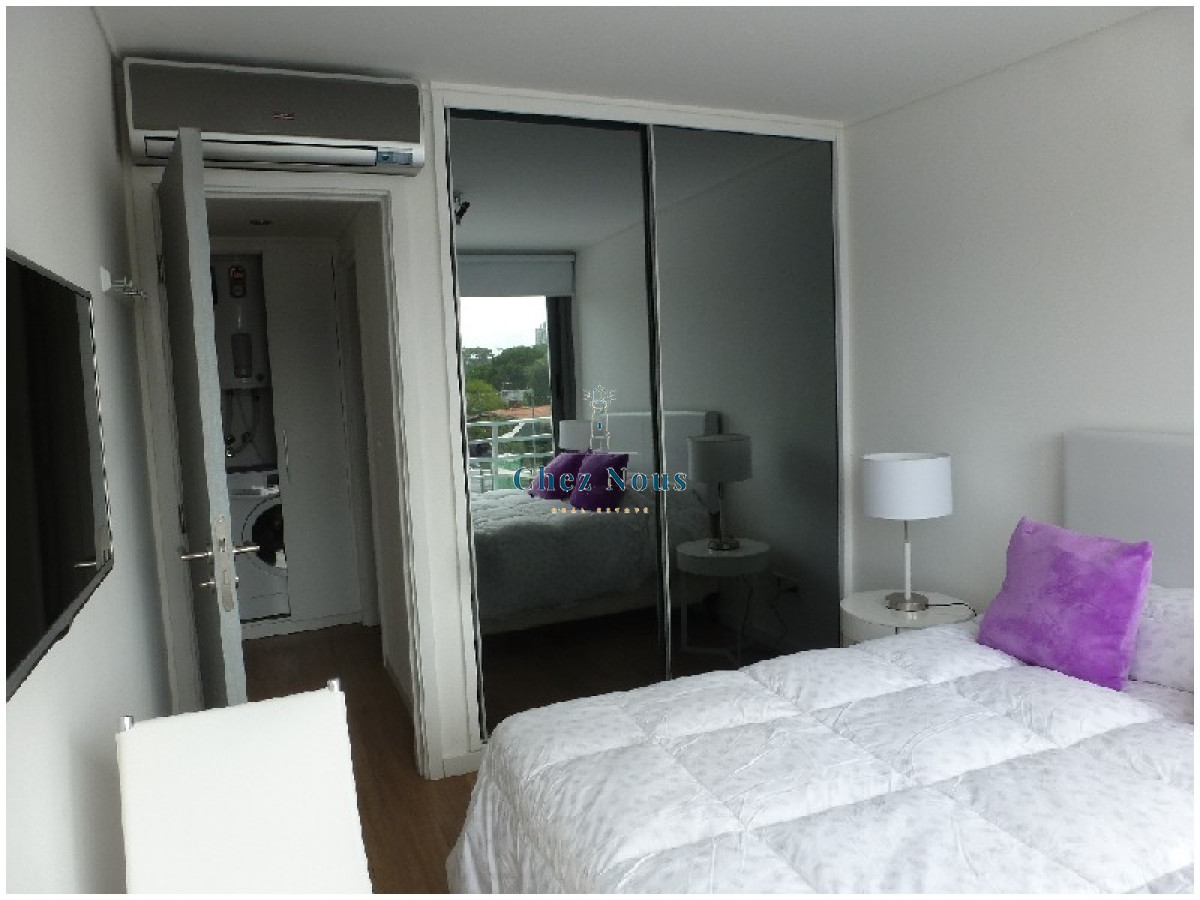 Apartamento ID.1221 - Alquiler temporal de apartamento de dos dormitorios con dos baños en Playa Mansa, Punta del Este