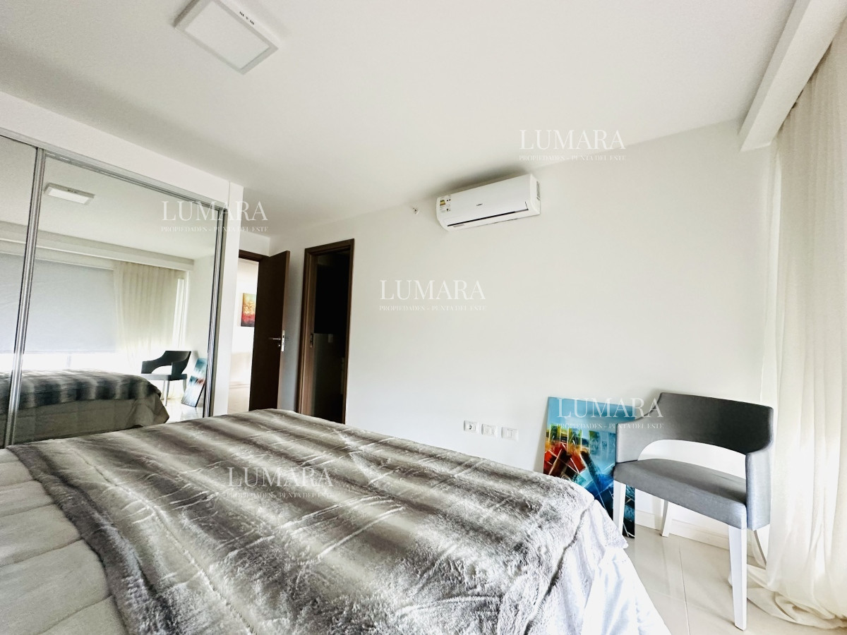 Apartamento ID.2687 - Venta de amplio penthouse con cuatro dormitorios más dependencia de servicio en torre premiun de Playa Brava, Punta del Este