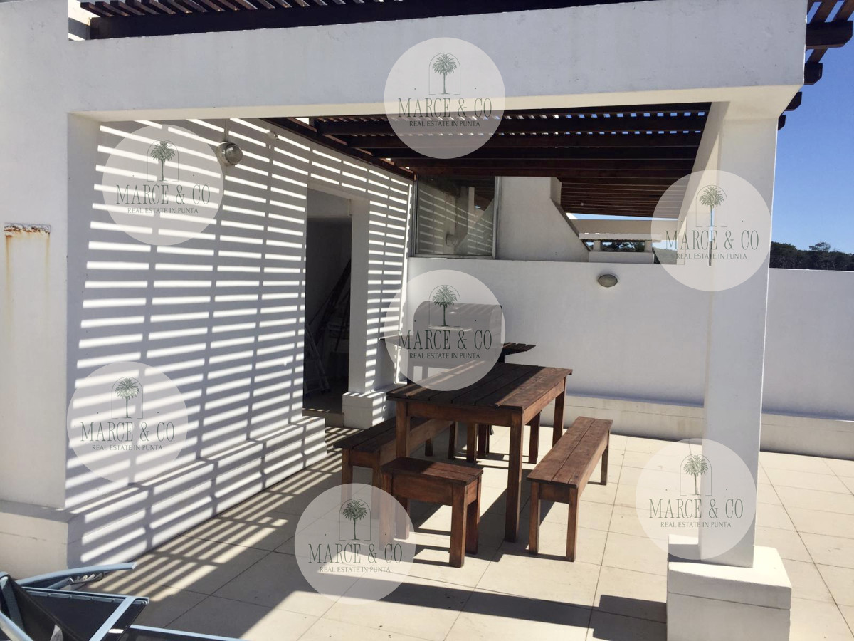 Apartamento ID.2235 - Venta y alquiler temporario de apartamento penthouse de tres dormitorios en playa Montoya