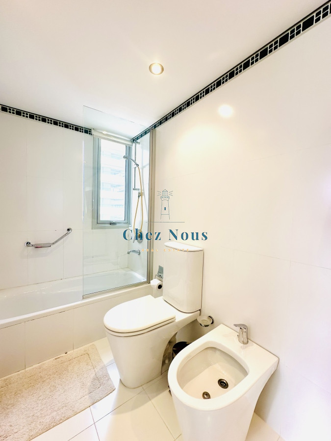 Apartamento ID.1000 - Oportunidad en Venta y Alquiler temporal de maravilloso departamento esquinero en Torre Le Parc, Playa Brava, Punta del Este