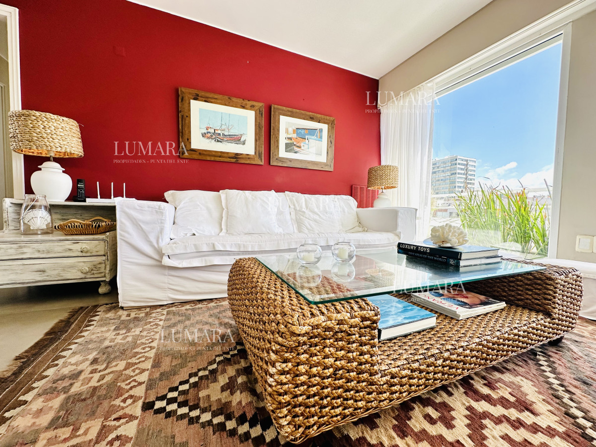 Apartamento ID.556 - Alquiler y venta de apartamento con vista al Mar en Península de 3 dormitorios más dependencia