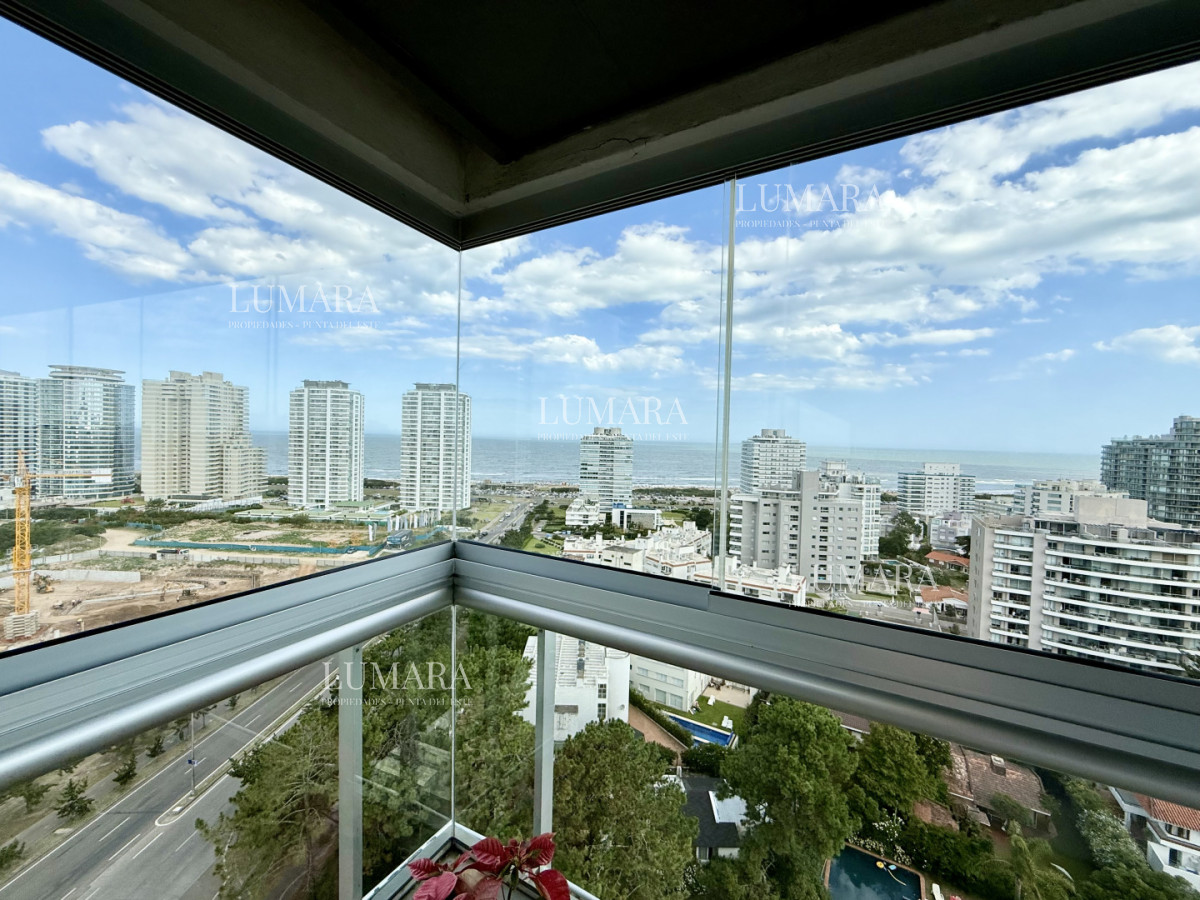 Apartamento ID.2949 - Apartamento Penthouse finamente decorado de 3 dormitorios con parrillero propio en venta, Roosevelt Brava, Punta del Este