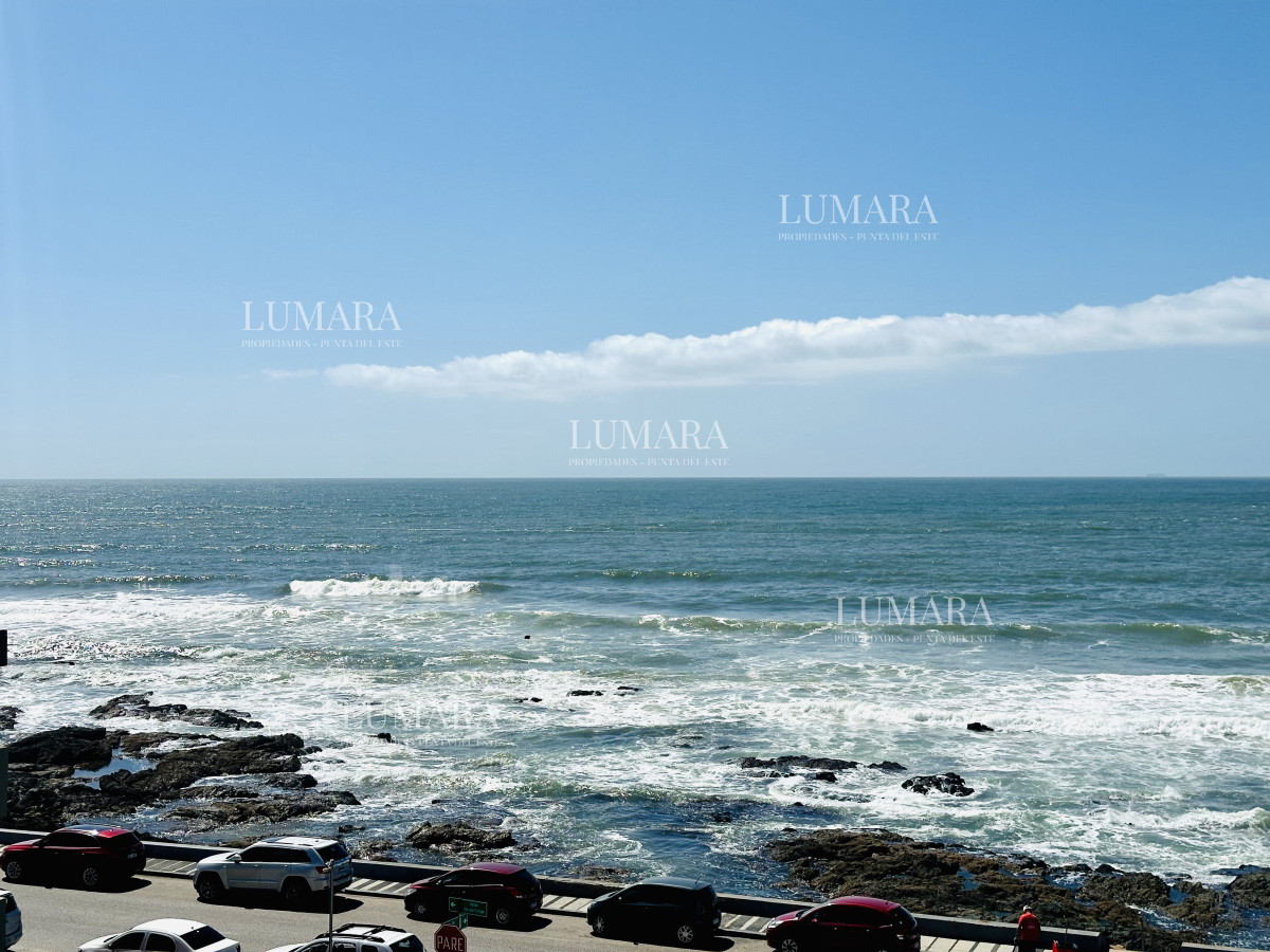 Apartamento ID.556 - Alquiler y venta de apartamento con vista al Mar en Península de 3 dormitorios más dependencia