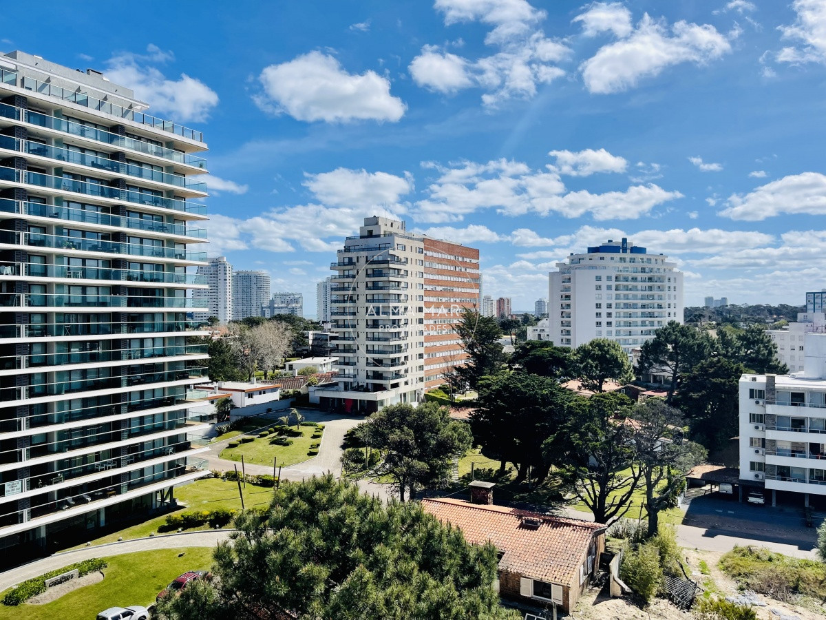 Apartamento ID.584 - Apartamento de 2 Dormitorios en Venta a metros de playa Brava, Punta del Este