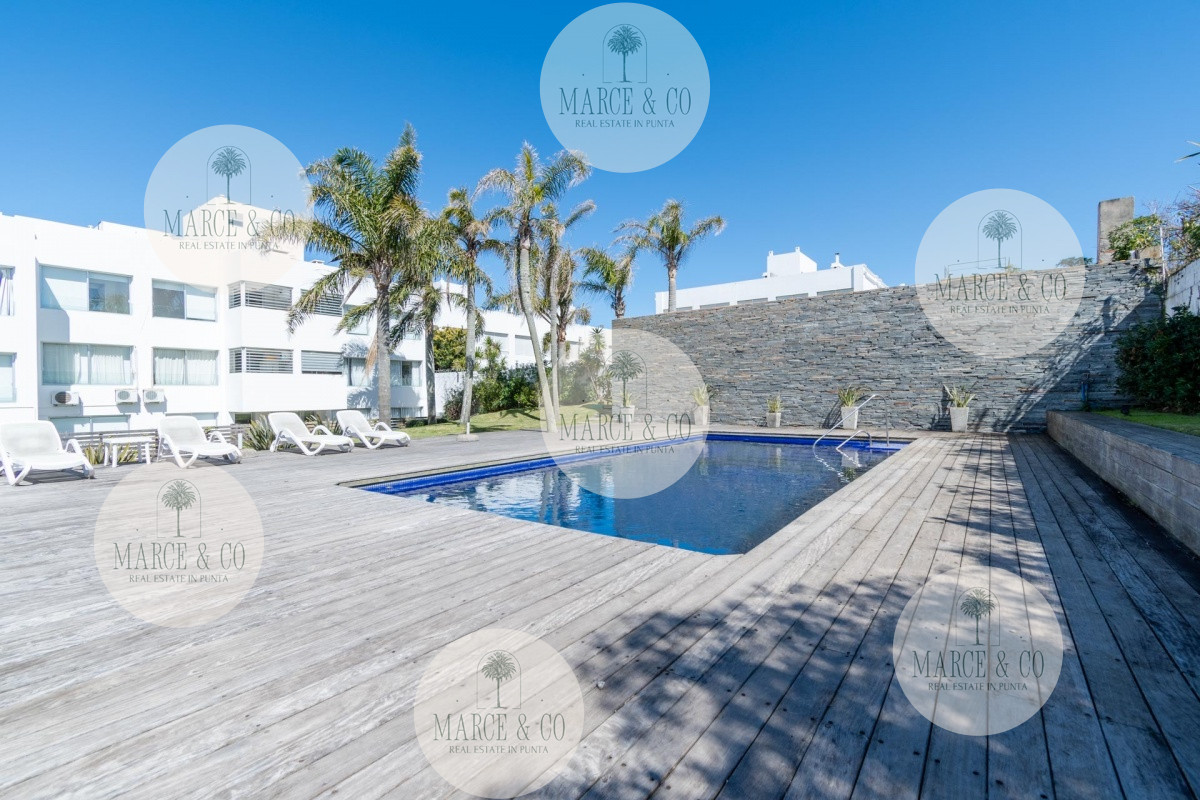 Apartamento ID.2235 - Venta y alquiler temporario de apartamento penthouse de tres dormitorios en playa Montoya