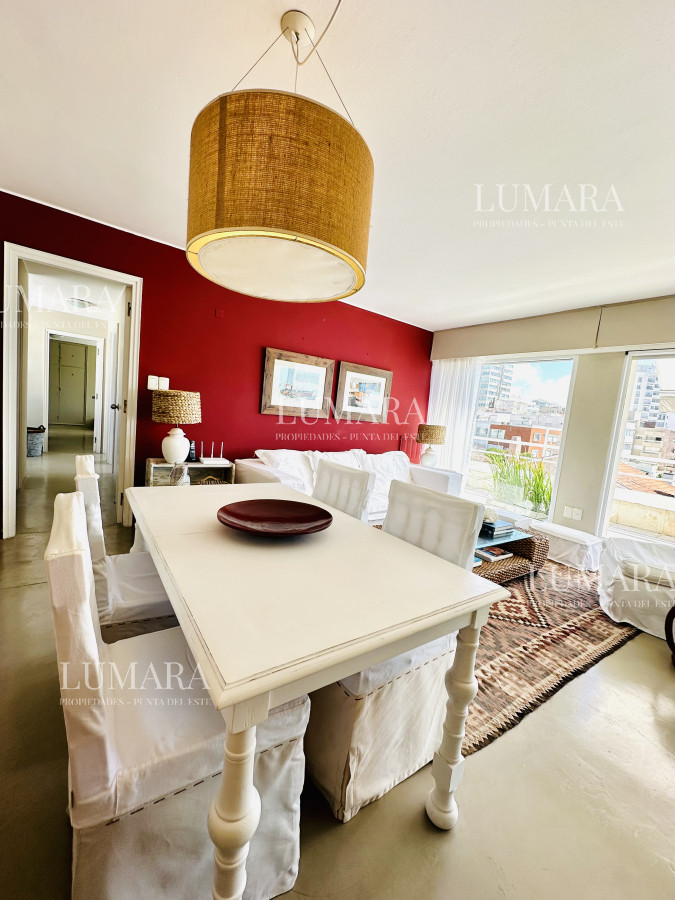 Apartamento ID.556 - Alquiler y venta de apartamento con vista al Mar en Península de 3 dormitorios más dependencia
