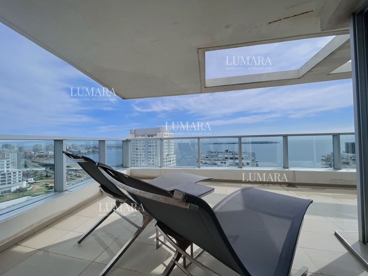 Apartamento ID.1619 - Venta de Excelente Penthouse de 2 Dormitorios y Parrillero con vistas a Playa Mansa, Punta del Este
