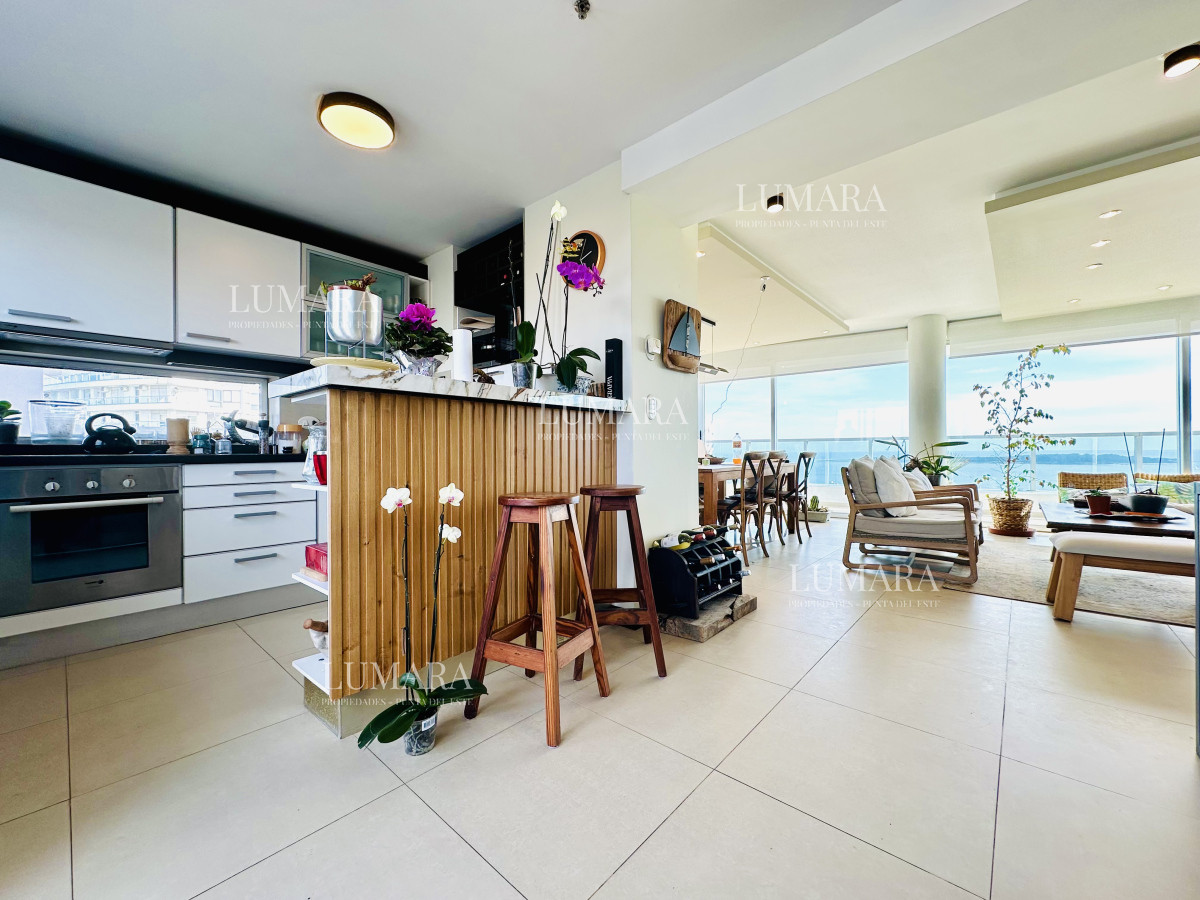 Apartamento ID.1619 - Venta de Excelente Penthouse de 2 Dormitorios y Parrillero con vistas a Playa Mansa, Punta del Este