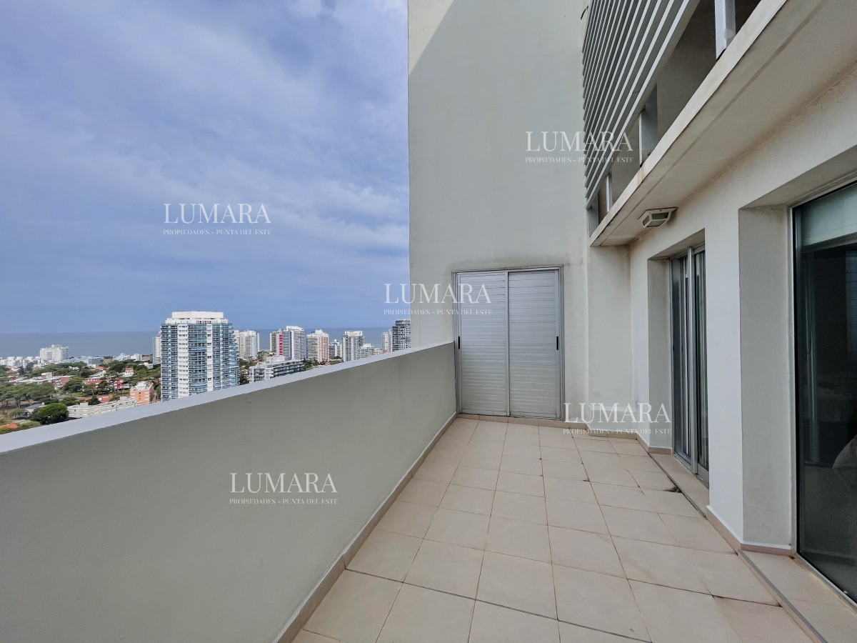 Apartamento ID.1619 - Venta de Excelente Penthouse de 2 Dormitorios y Parrillero con vistas a Playa Mansa, Punta del Este
