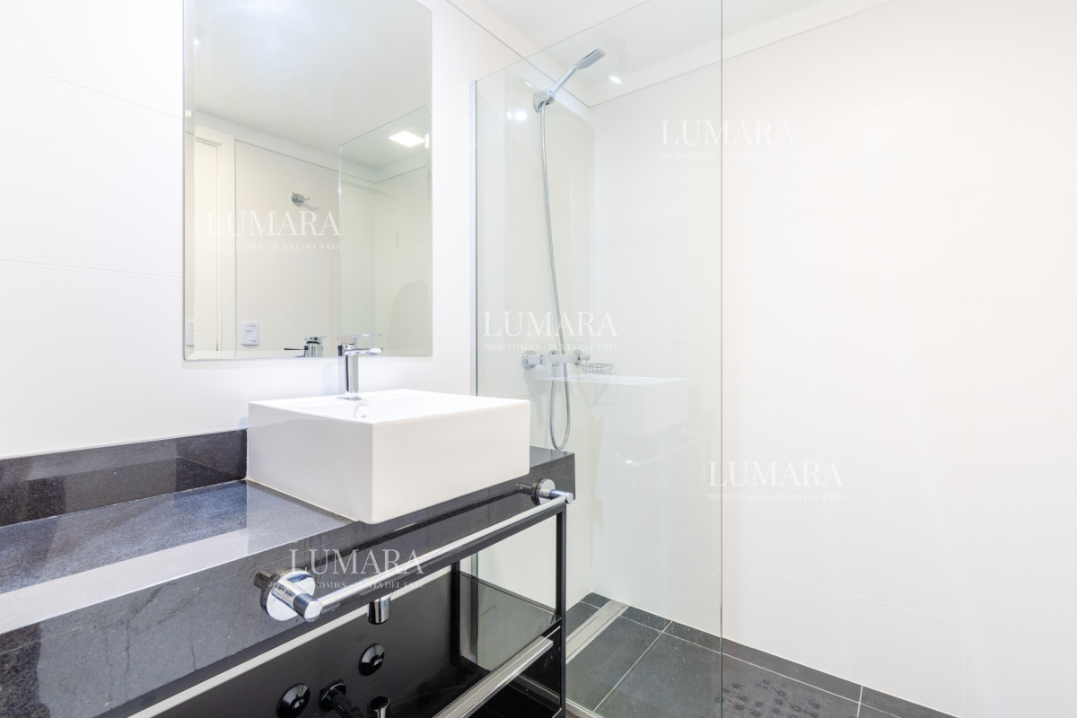 Apartamento ID.2330 - Moderno Apartamento de 3 Dormitorios en Suite, zona Hotel Enjoy, Punta del Este